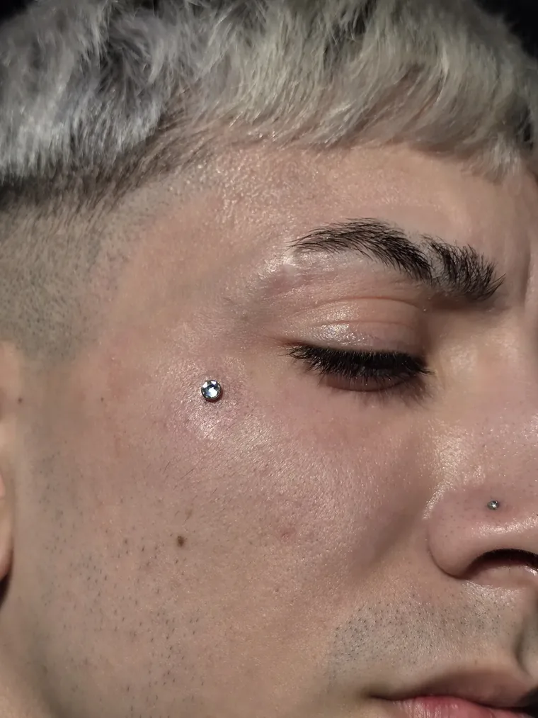 Piercing microdermal
