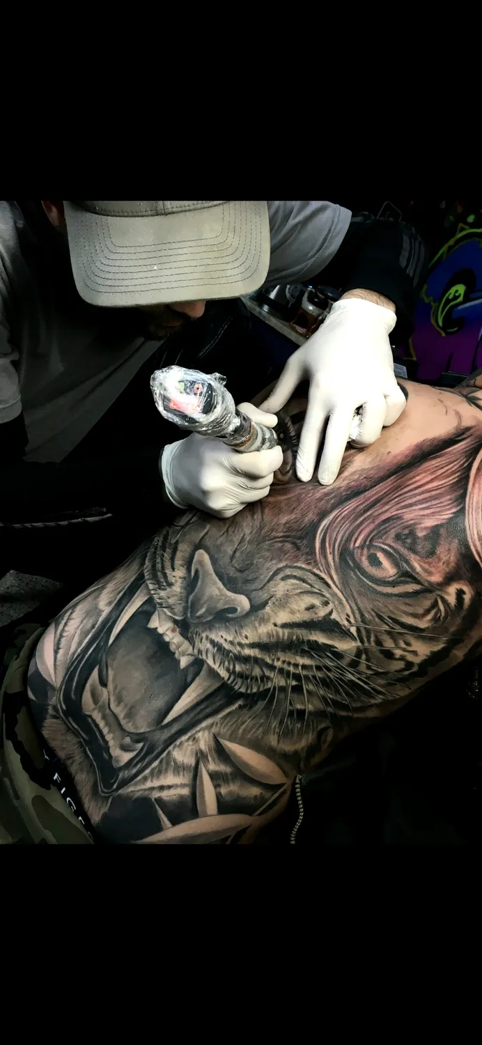 Tatuaje de estilo Blackwork